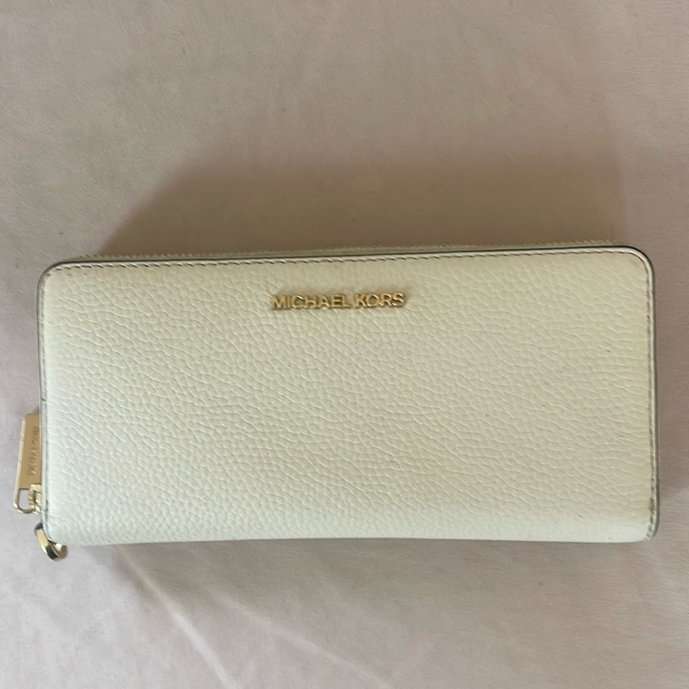 Michael Kors White Oversized Jet Set Leather Travel Wallet - Picture 1 of 6